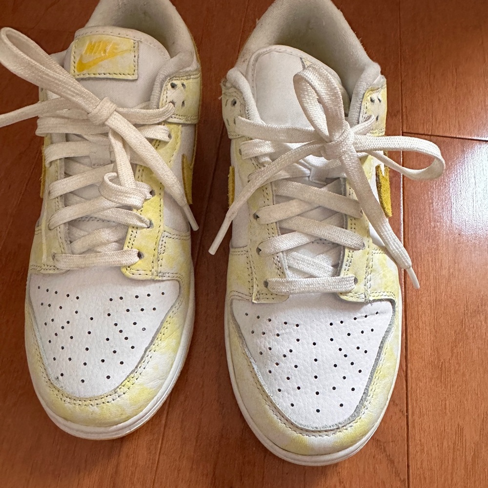 White and yellow dunks